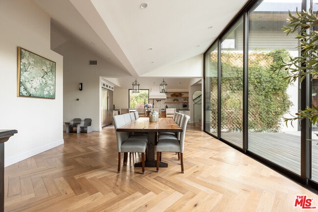 Building Photo - 1095 Chula Vista Pl