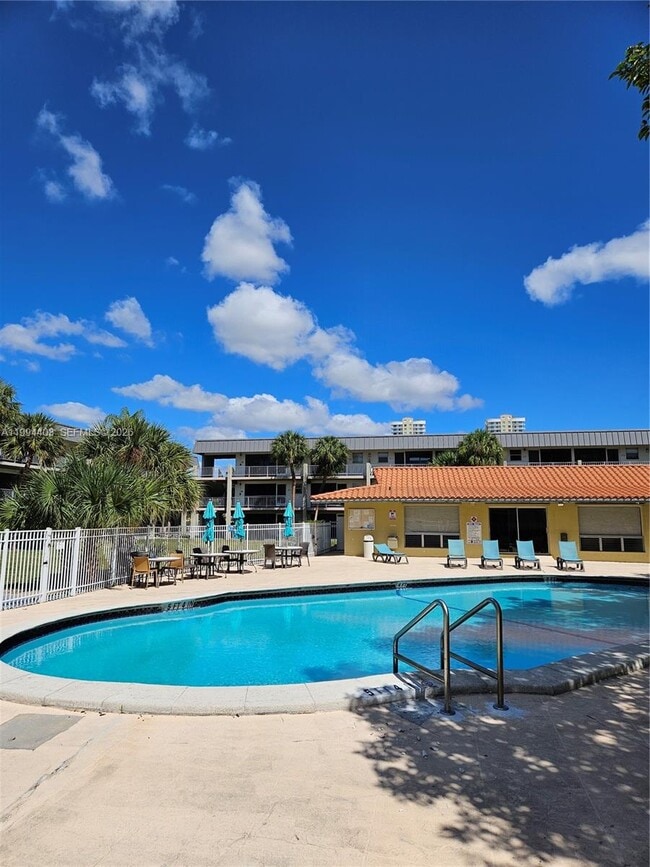 Building Photo - 250 Layne Blvd