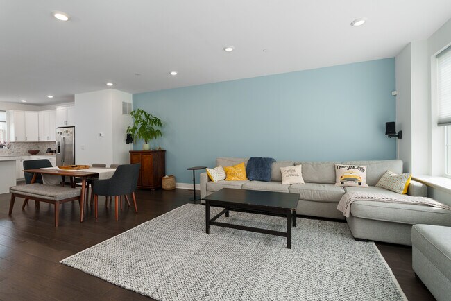 Building Photo - 1907 Swales Ct