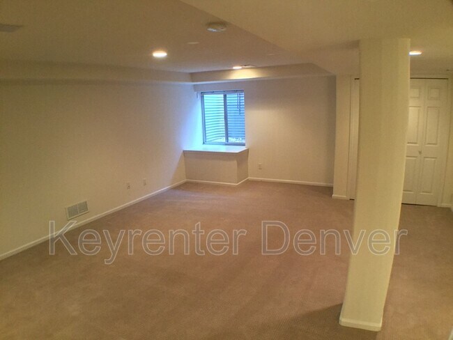 Building Photo - 8014 E Fairmount Dr