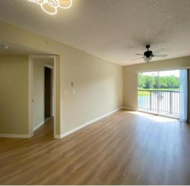 Building Photo - 600 Crestwood Ct N