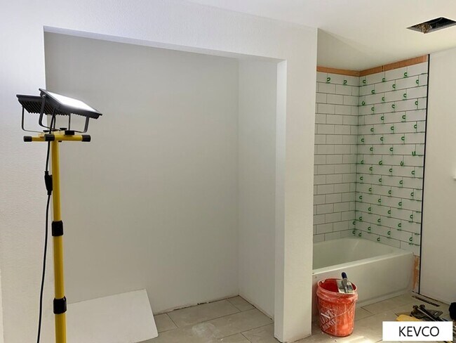 Building Photo - Lovely Renovated Home!