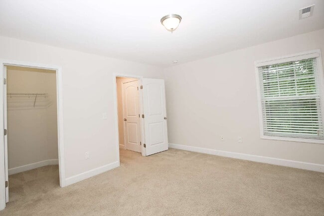 Building Photo - Charming 3 bed, 2.5 bath home with bonus t...
