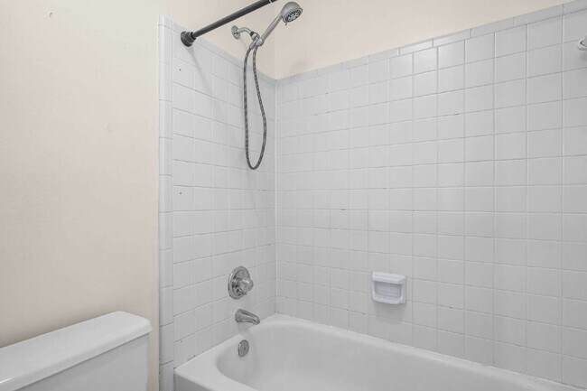 Building Photo - 3115 Pine Heights Dr NE