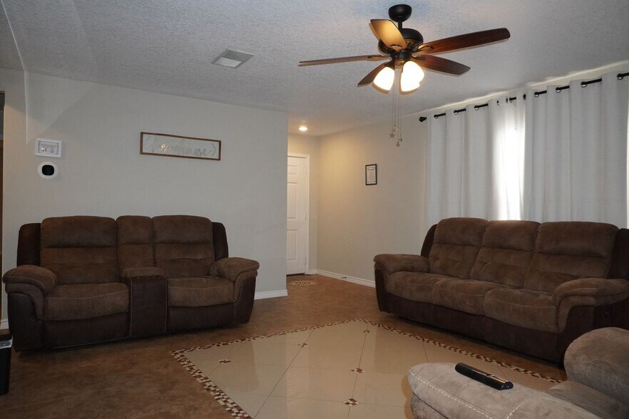 Building Photo - 3632 Candlehill