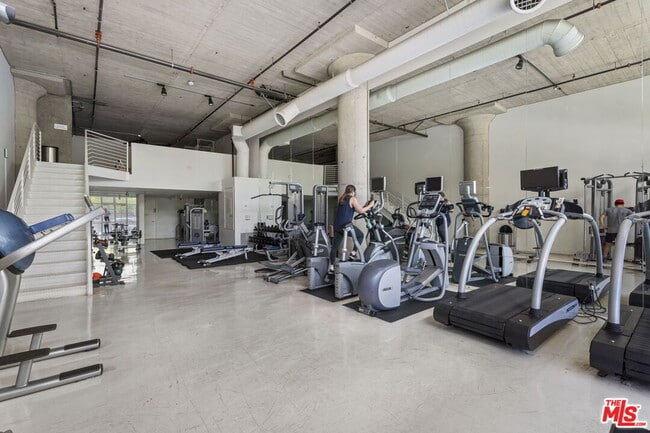 Building Photo - 1850 Industrial St