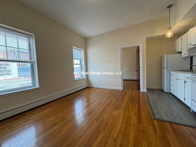 Primary Photo - 168 N Beacon St
