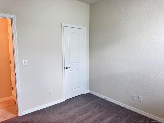 Building Photo - 10214 SW Captiva Dr