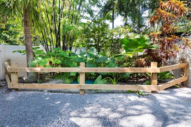 Building Photo - 1107 NE 118th St