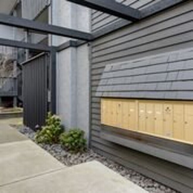 Building Photo - SAM Samsara