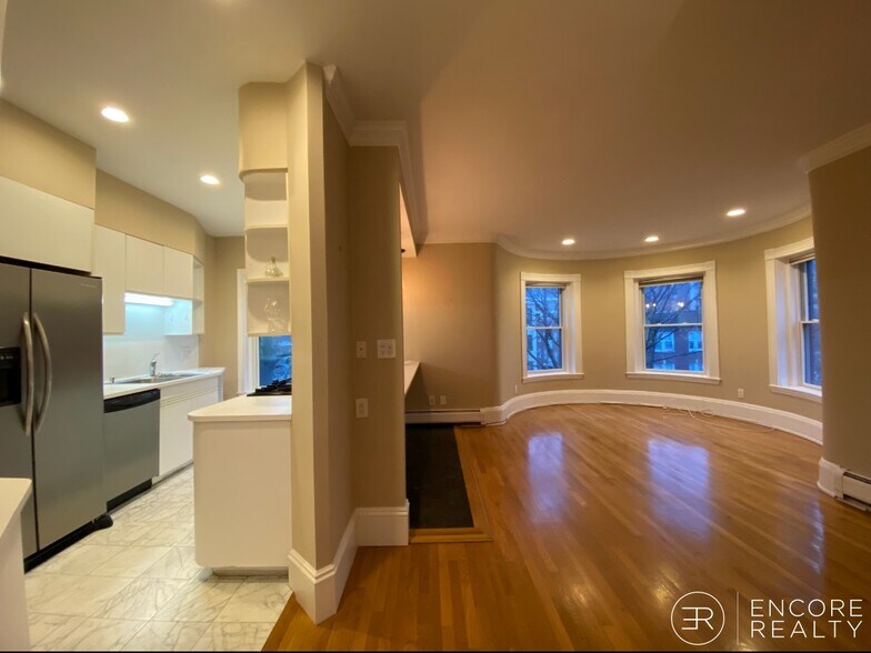 Building Photo - 33 Longwood Ave