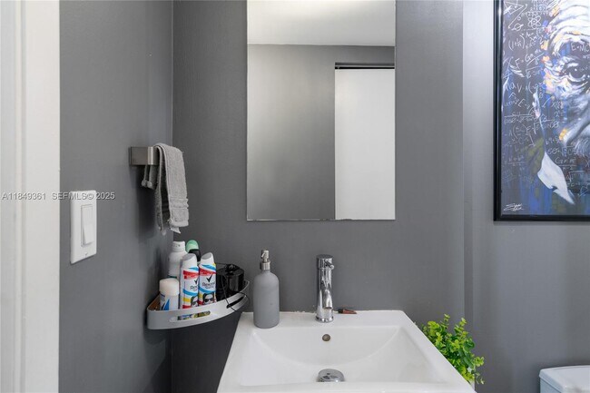 Building Photo - 690 SW 1st Ct