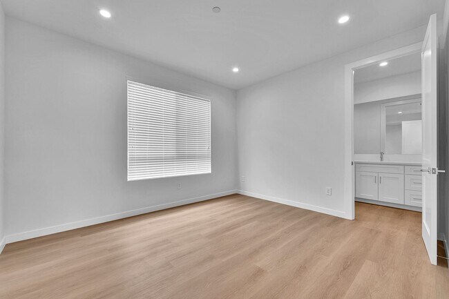 Building Photo - Modern Brand new 5-Bedroom Home for Lease ...