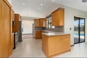 Building Photo - 329 SE Oakridge Dr