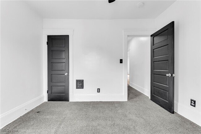 Building Photo - 10222 Parkgate Ave
