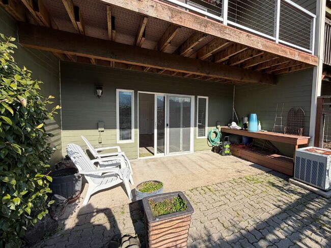 Building Photo - St. Johns 2-bedroom Condo