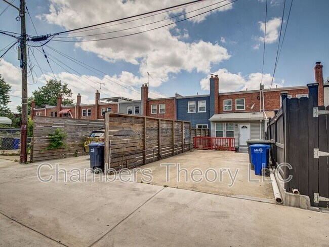 Building Photo - 1417 Downing St NE