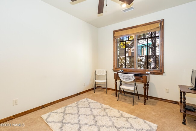 Building Photo - 1507 E Castle Hills Dr