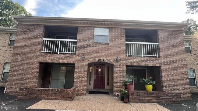 Building Photo - 5904 Cove Landing Rd