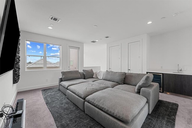 Building Photo - 5854 E Post Oak Ln
