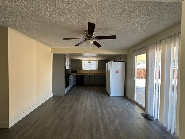 Building Photo - 25 E Janere Ct