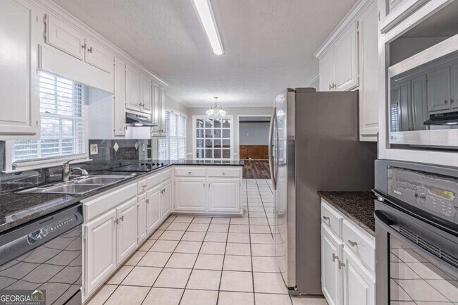 Building Photo - 736 Singley Dr