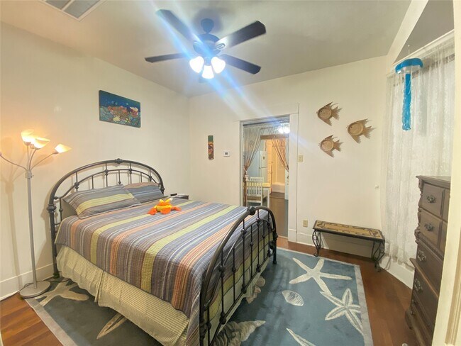Building Photo - 2528 Avenue Q 1/2 Ave