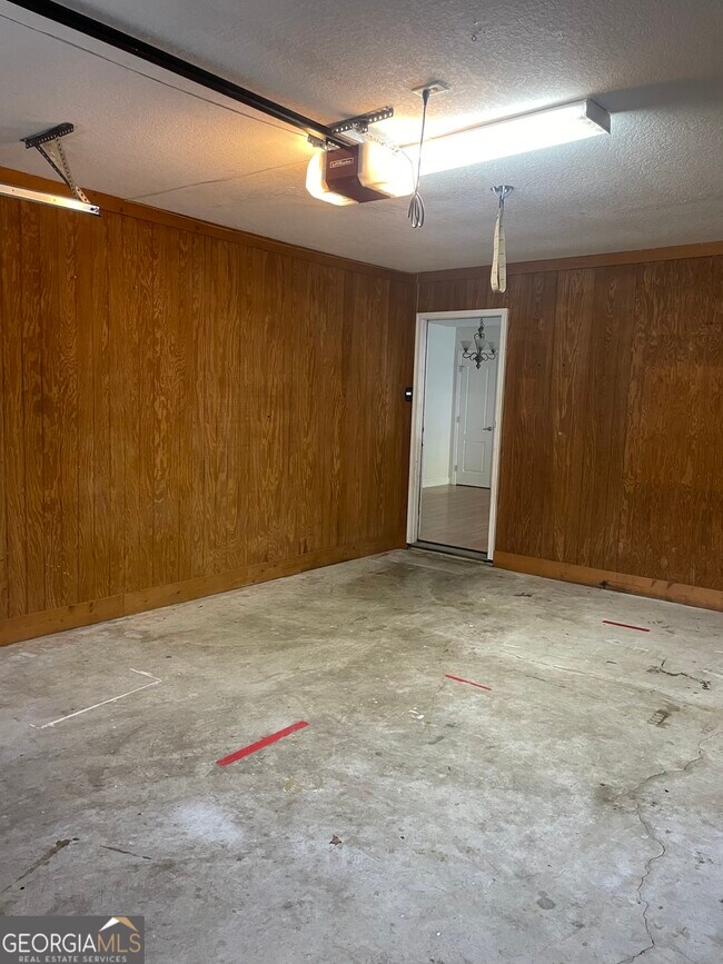 Building Photo - 89 River Oaks St