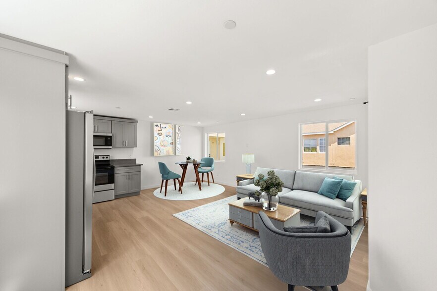 Building Photo - 1031 W 91st St
