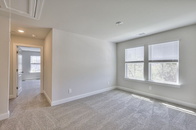 Building Photo - New Townhome in a prime location in Gallatin