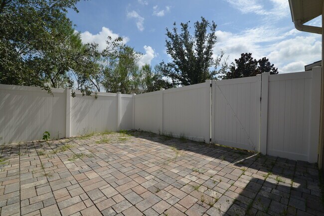 Building Photo - Gorgeous 3/2.5 Townhome in East Orlando ~ ...
