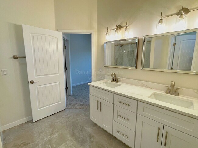 Building Photo - 14431 Wood Canyon Pl