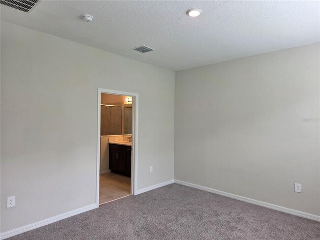 Building Photo - 2865 High Pointe St