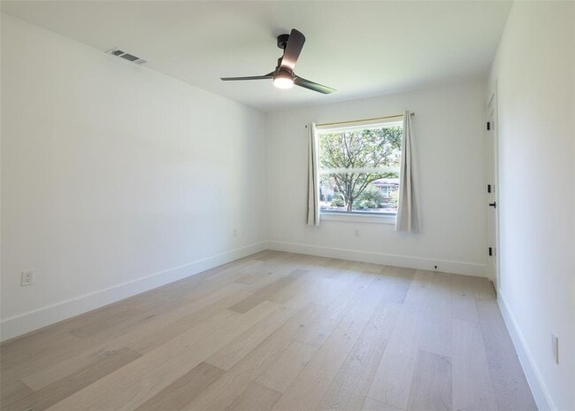 Building Photo - 1206 Cloverleaf Dr