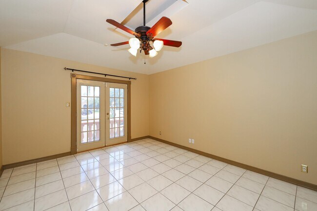 Building Photo - 503 W Avon Ct