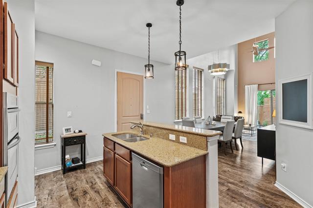 Building Photo - 1210 Emerald Glen