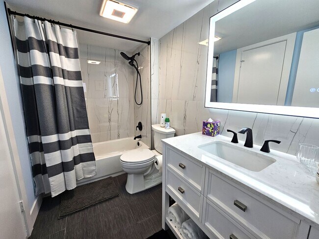 Building Photo - NEW RENOVATED SUNTIDE A BEACH CONDO
