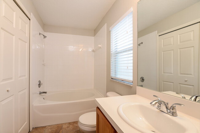 Building Photo - 30932 Midtown Ct