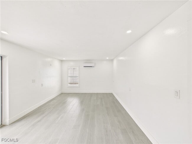 Building Photo - 567 13th St N