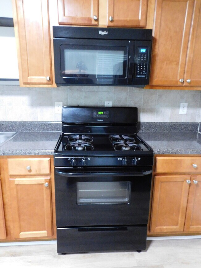 Building Photo - 330 Barshay Dr