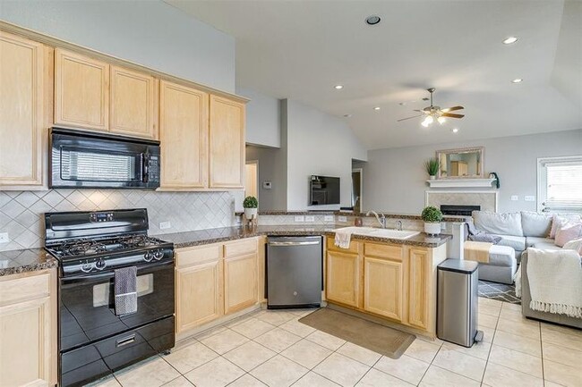 Kitchen - 1008 Long Pointe Ave