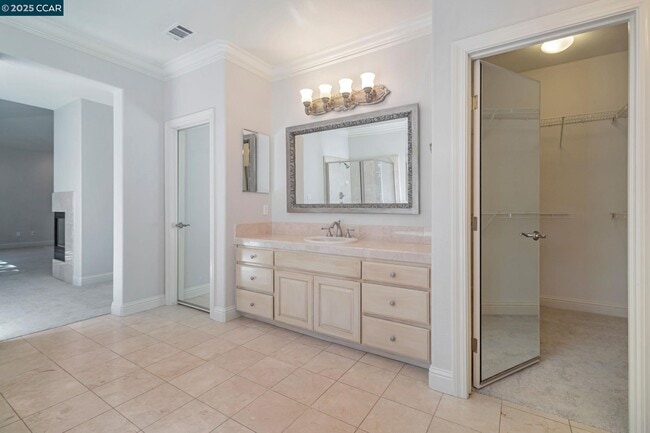 Building Photo - 1423 Homestead Ave