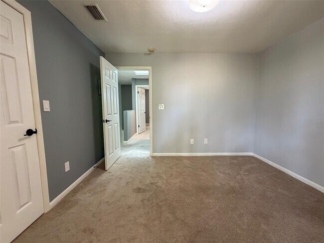 Building Photo - 2201 SW 39 Dr