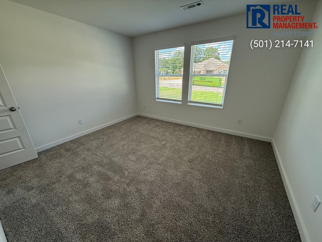 Building Photo - 108 E Fredonia Ct