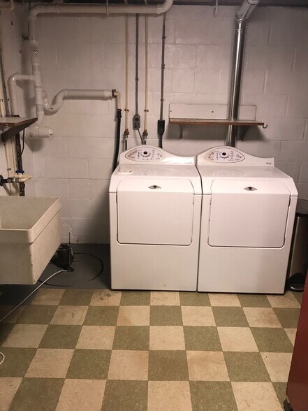 laundry - 1507 Armacost Rd
