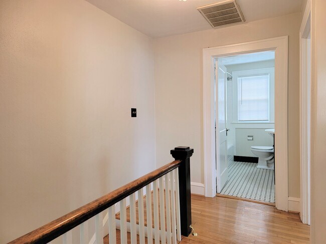 Building Photo - 69 Greenbriar Ave