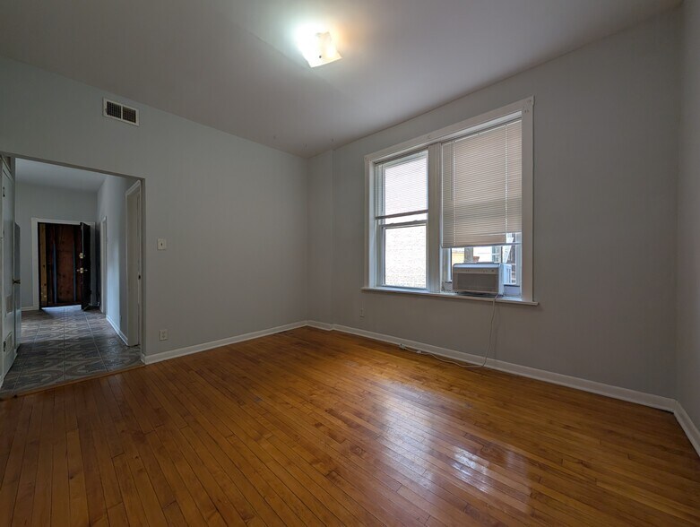 Building Photo - 1422 N Maplewood Ave