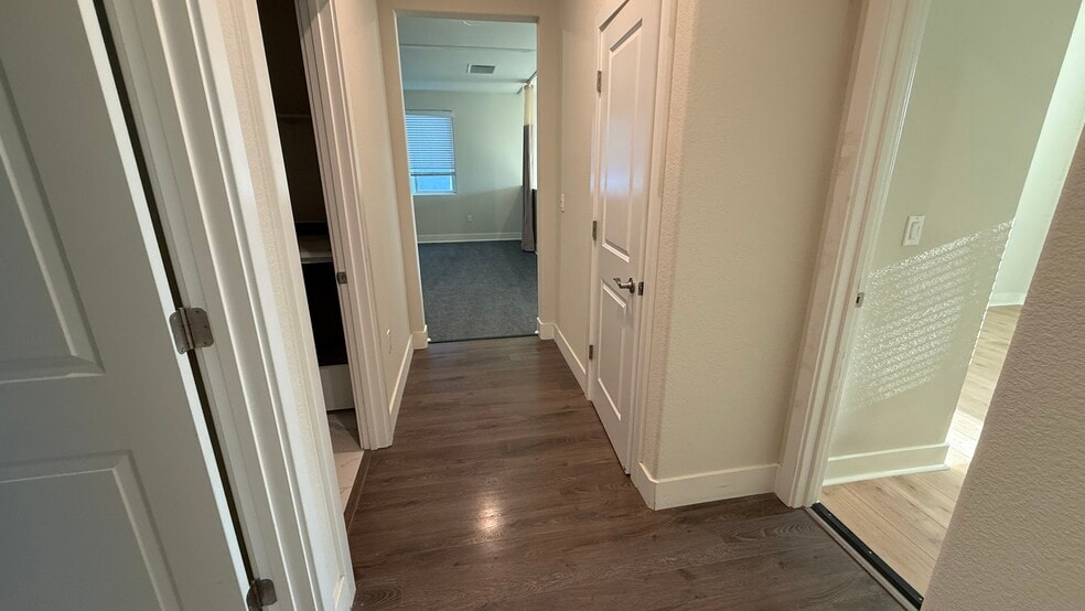 upstairs hallway - 829 Bamboo Dr