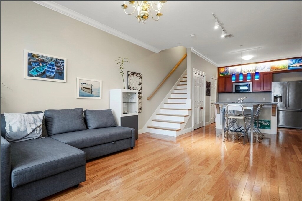 Building Photo - 5 Brigham St