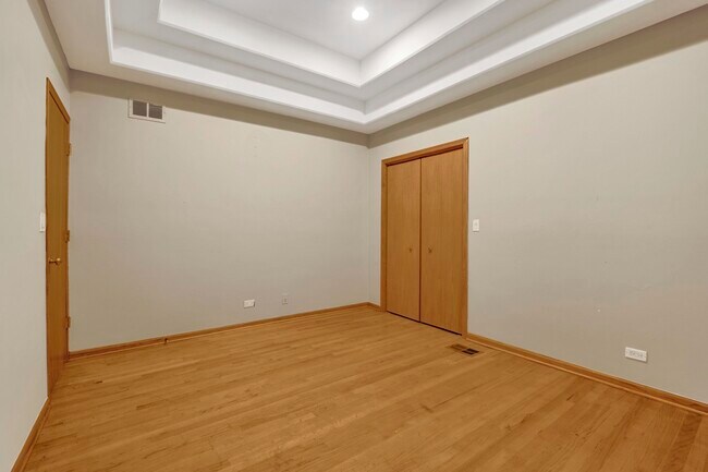 Building Photo - 2859 S Lowe Ave